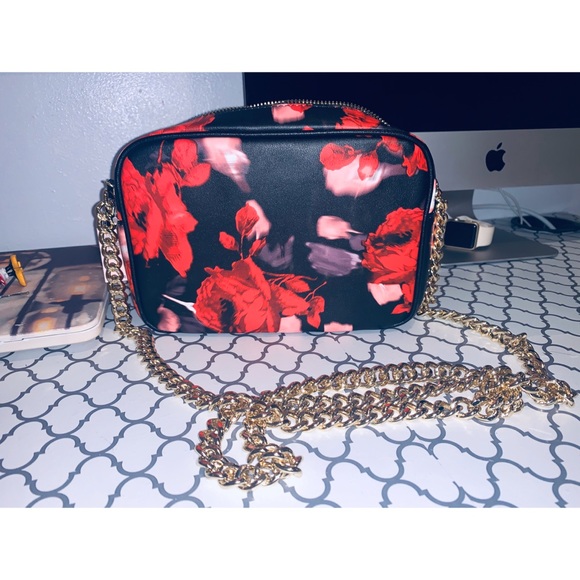 Victoria secret Floral Cross Bag 🌺🌸🌹🌷 - Picture 3 of 4